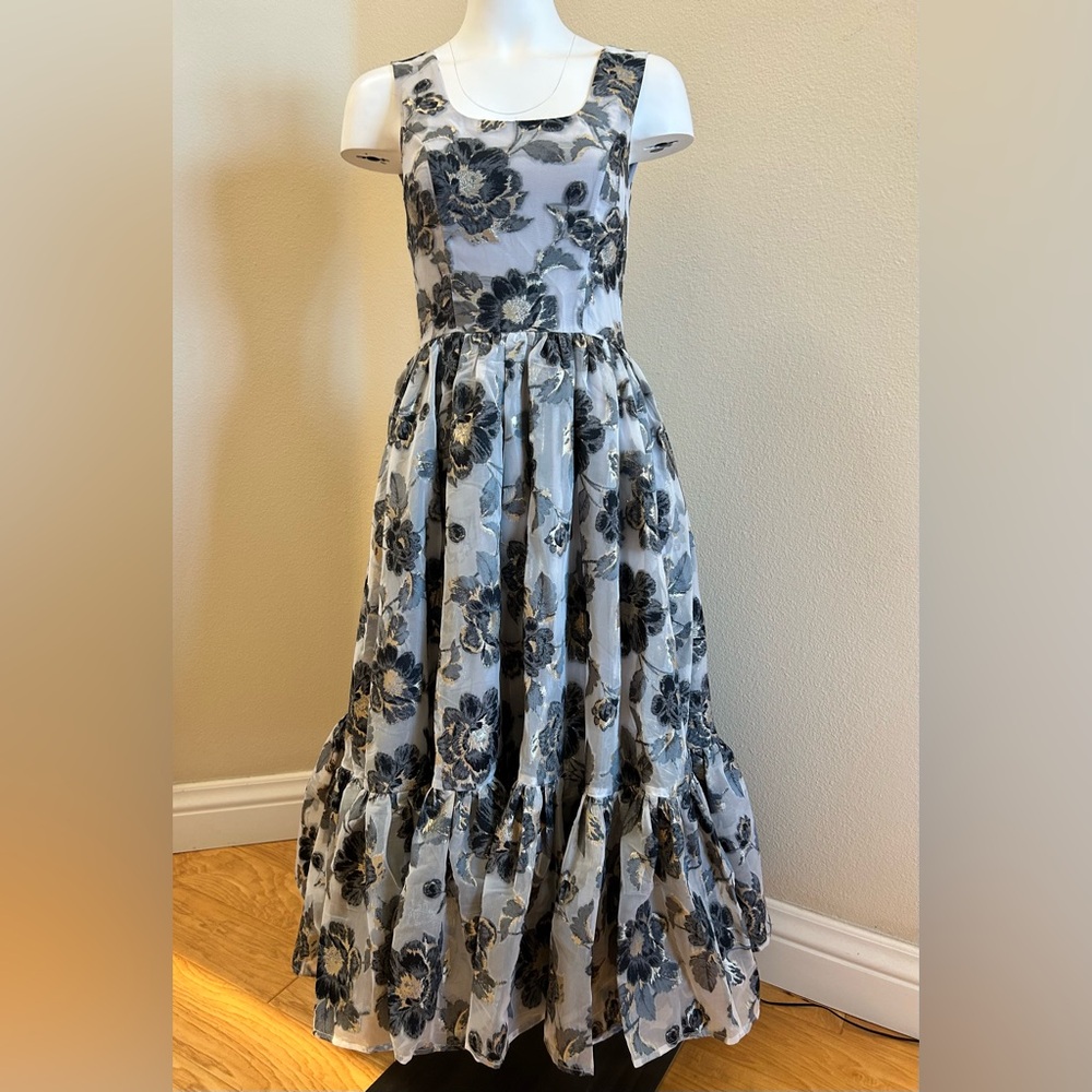 Mac Duggal NWT Brocade Square Neck Sleeveless Midi Gown Platinum size 2